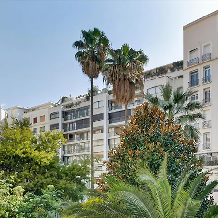 1 - Ascenseur - Climatisé - Balcon *